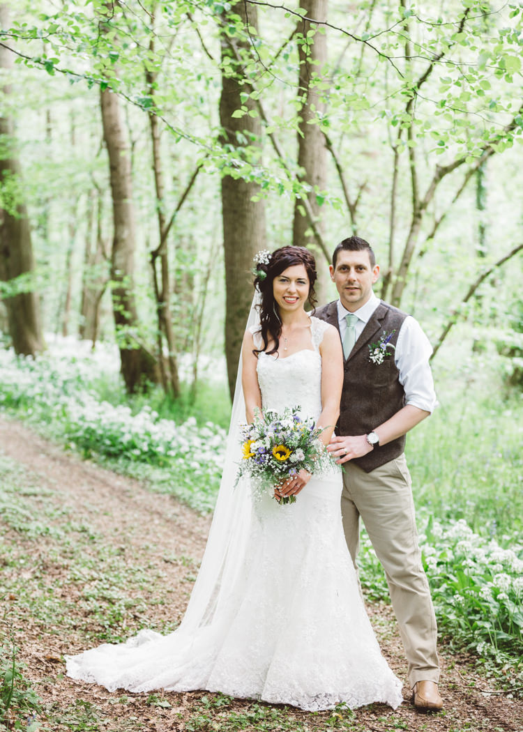 Natural Woodland Hessian Lace Wedding http://holliecarlinphotography.com/