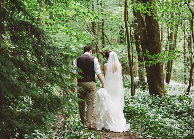 Natural Woodland Hessian Lace Wedding http://holliecarlinphotography.com/