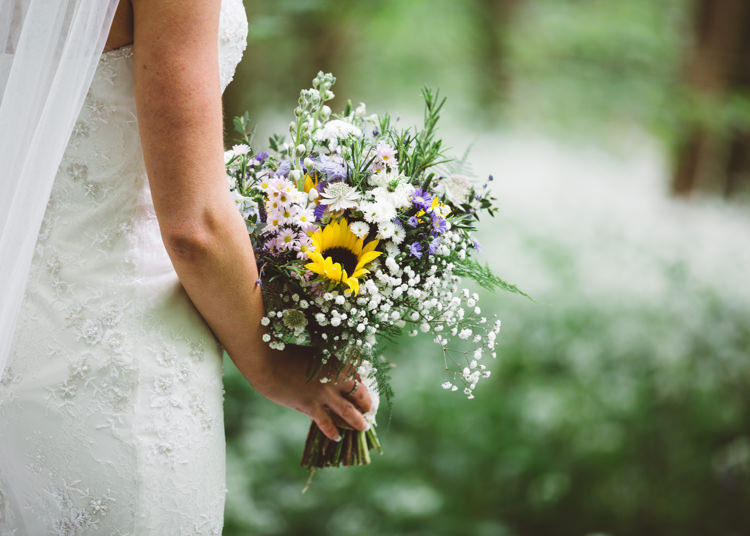 Natural Woodland Hessian Lace Wedding http://holliecarlinphotography.com/
