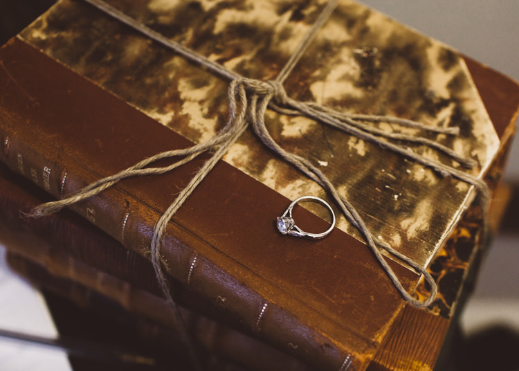 Natural Woodland Hessian Lace Wedding http://holliecarlinphotography.com/