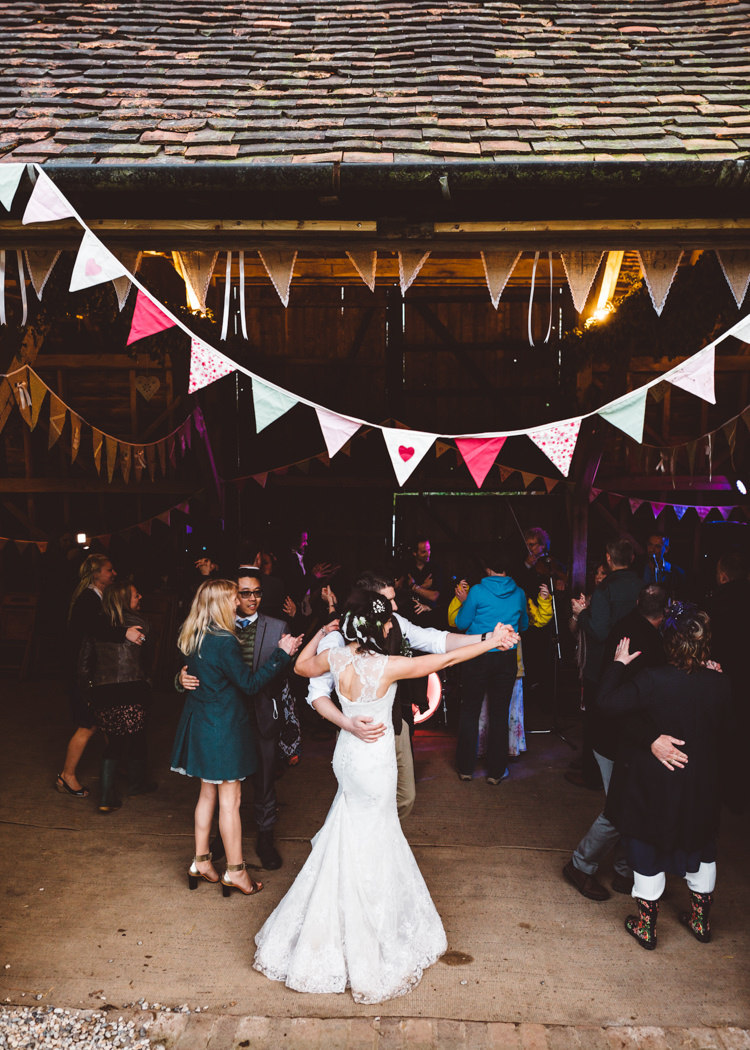 Natural Woodland Hessian Lace Wedding http://holliecarlinphotography.com/