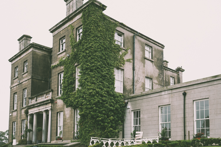 Pretty Light Pink Country House Wedding http://jonathanryderphotography.com/