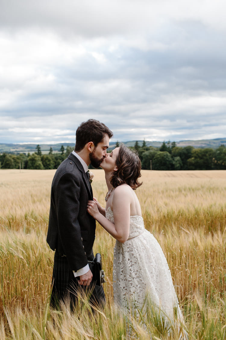 Intimate Indie Woodland Wedding http://www.caroweiss.com/