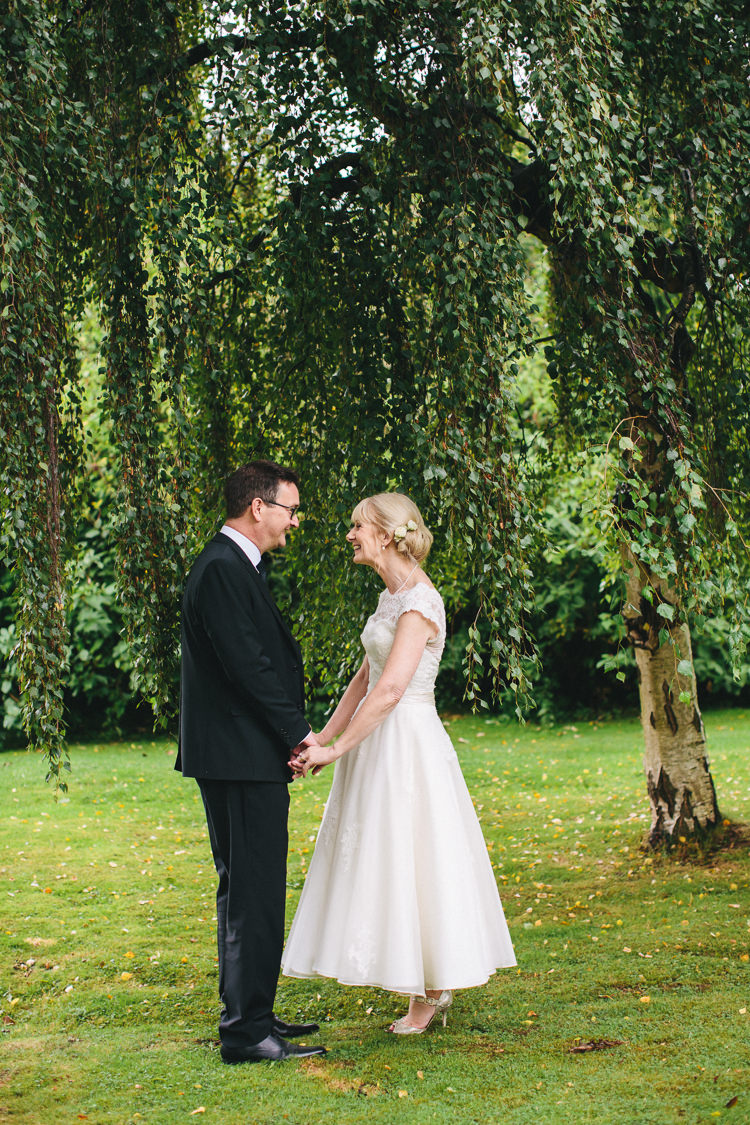 Relaxed Country Garden Party Wedding http://www.jessicaoshaughnessy.co.uk/