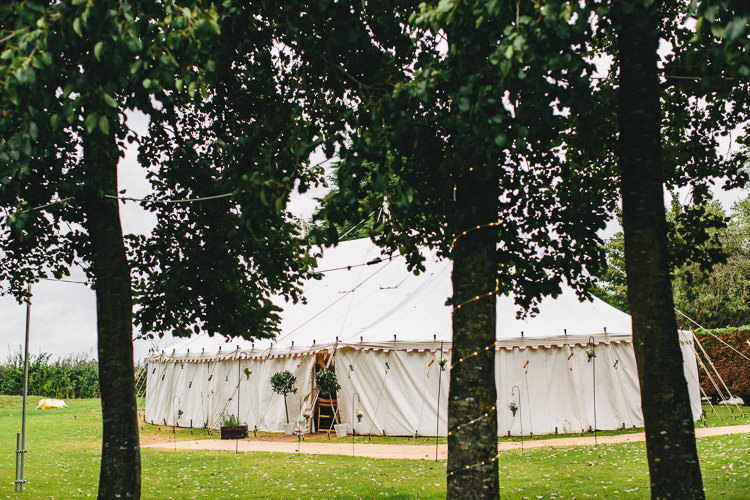 Relaxed Country Garden Party Wedding http://www.jessicaoshaughnessy.co.uk/