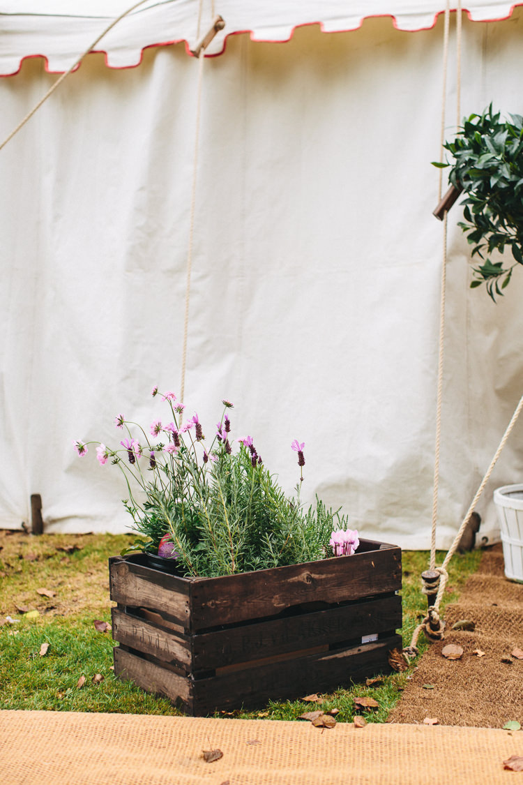 Relaxed Country Garden Party Wedding http://www.jessicaoshaughnessy.co.uk/