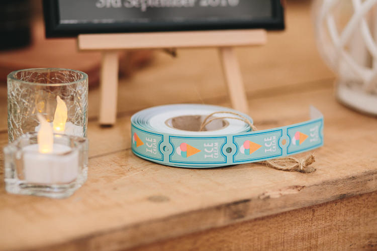 Relaxed Country Garden Party Wedding http://www.jessicaoshaughnessy.co.uk/
