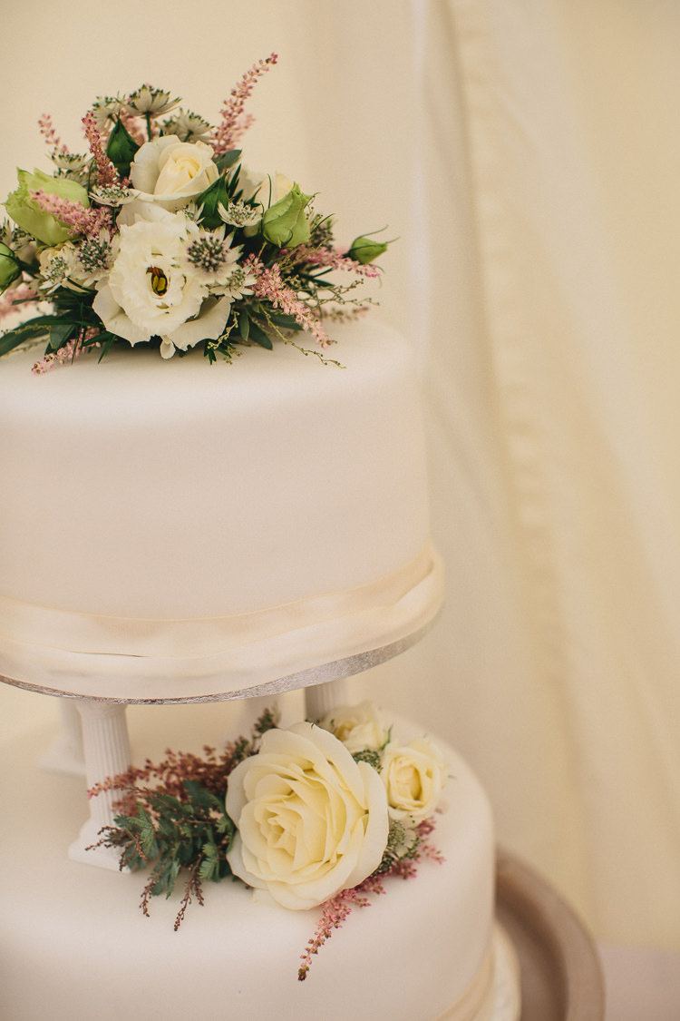 Relaxed Country Garden Party Wedding http://www.jessicaoshaughnessy.co.uk/
