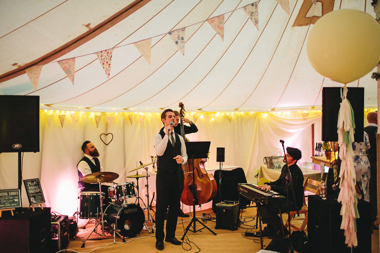 Relaxed Country Garden Party Wedding http://www.jessicaoshaughnessy.co.uk/
