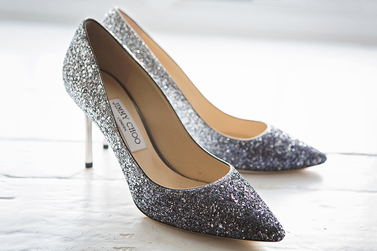Jimmy Choo Bride Elegant Luxe Red Blue Winter Wedding http://www.bennicarolweddingphotography.com/