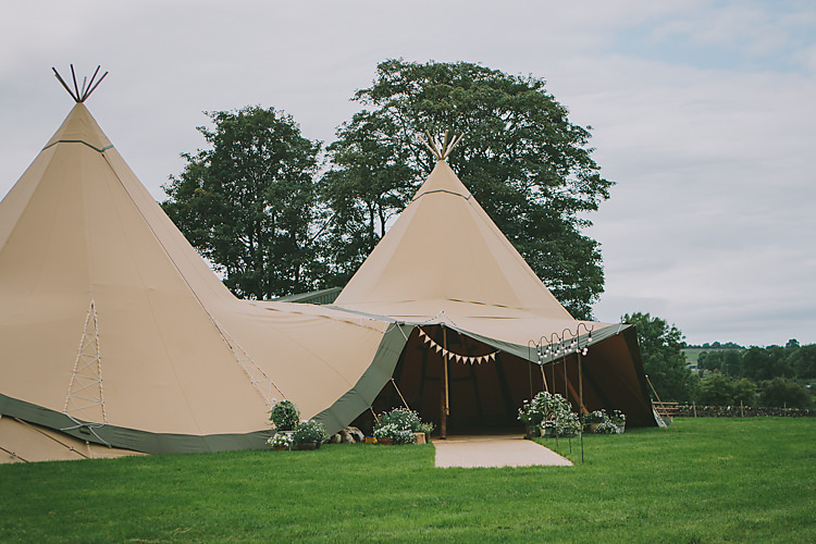 Lovely Greenery Farm Tipi Wedding http://www.victoriasomersethowphotography.co.uk/