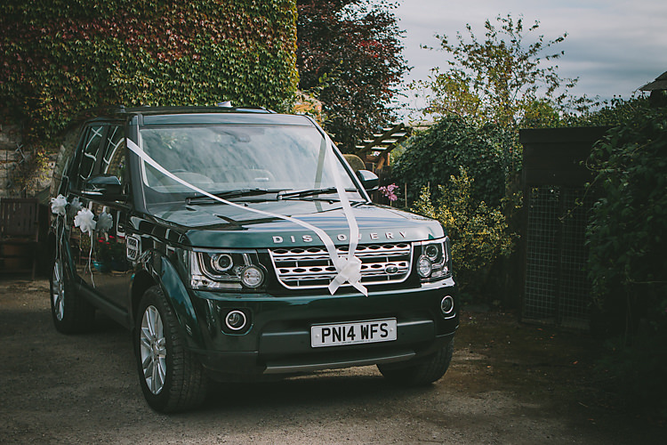 Range Rover Car Transport Lovely Greenery Farm Tipi Wedding http://www.victoriasomersethowphotography.co.uk/