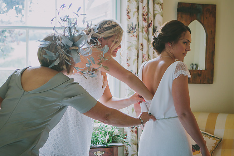 Lovely Greenery Farm Tipi Wedding http://www.victoriasomersethowphotography.co.uk/
