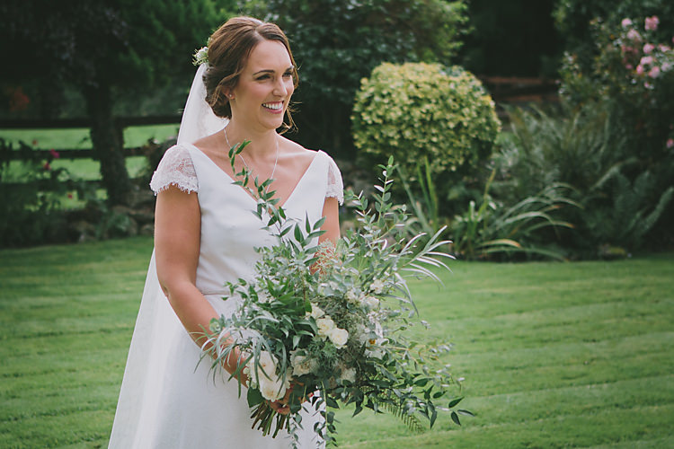 Lovely Greenery Farm Tipi Wedding http://www.victoriasomersethowphotography.co.uk/