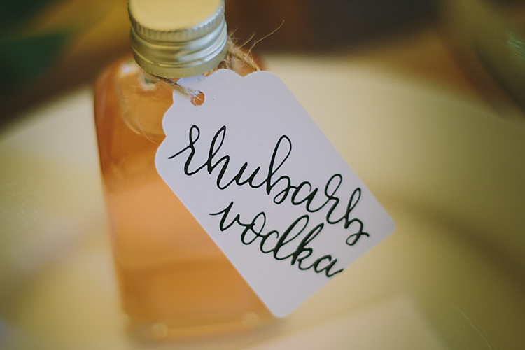 Drink Bottles Mini Favours Lovely Greenery Farm Tipi Wedding http://www.victoriasomersethowphotography.co.uk/