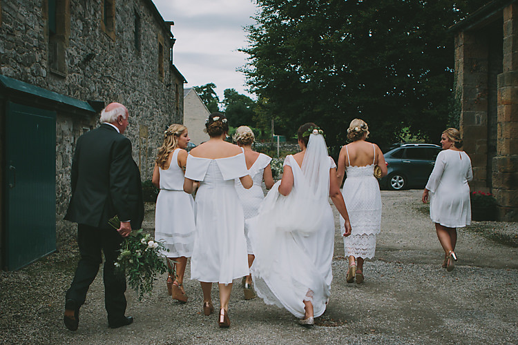 Lovely Greenery Farm Tipi Wedding http://www.victoriasomersethowphotography.co.uk/