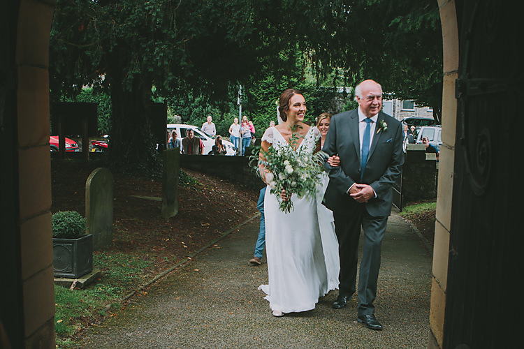 Lovely Greenery Farm Tipi Wedding http://www.victoriasomersethowphotography.co.uk/