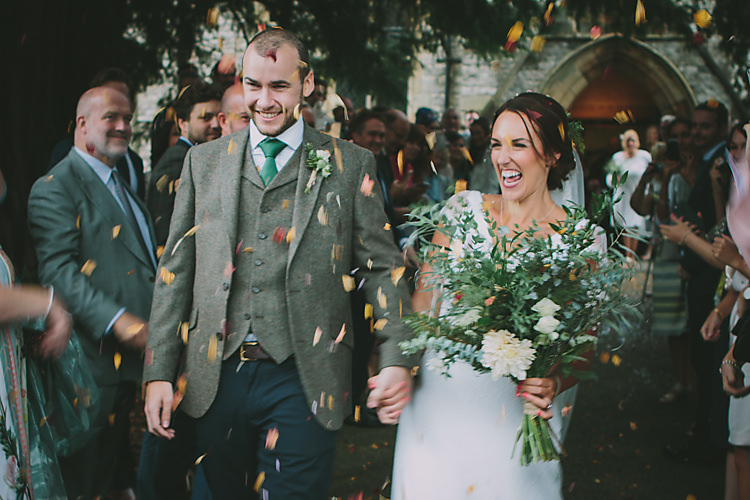 Confetti Throw Bride Groom Lovely Greenery Farm Tipi Wedding http://www.victoriasomersethowphotography.co.uk/