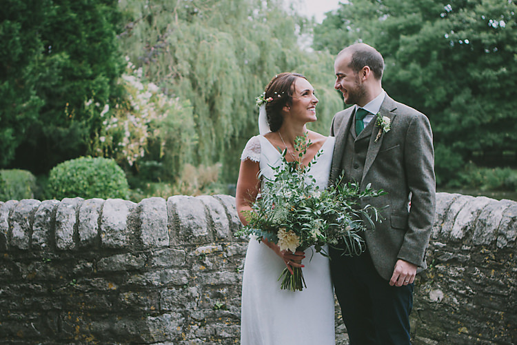 Lovely Greenery Farm Tipi Wedding http://www.victoriasomersethowphotography.co.uk/