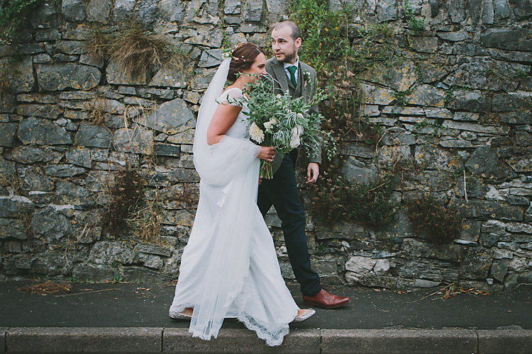 Lovely Greenery Farm Tipi Wedding http://www.victoriasomersethowphotography.co.uk/