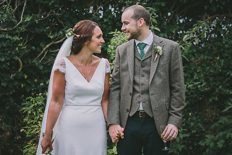 Lovely Greenery Farm Tipi Wedding http://www.victoriasomersethowphotography.co.uk/