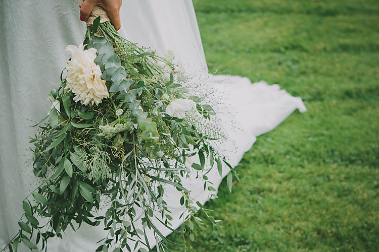 Wild Natural Bouquet Flowers Bride Bridal Foliage Lovely Greenery Farm Tipi Wedding http://www.victoriasomersethowphotography.co.uk/