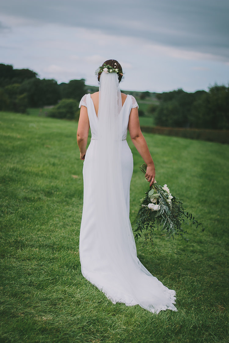 Jesus Peiro Dress Gown Bride Bridal Veil Lovely Greenery Farm Tipi Wedding http://www.victoriasomersethowphotography.co.uk/
