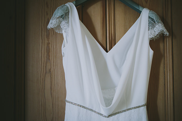 Lovely Greenery Farm Tipi Wedding http://www.victoriasomersethowphotography.co.uk/