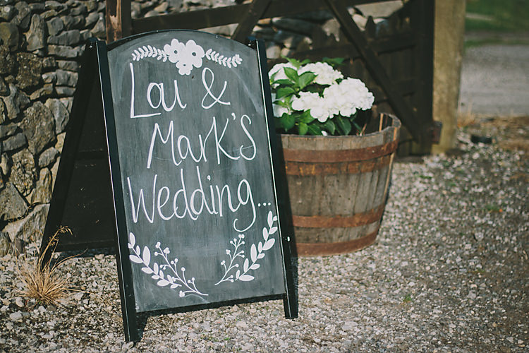 Lovely Greenery Farm Tipi Wedding http://www.victoriasomersethowphotography.co.uk/