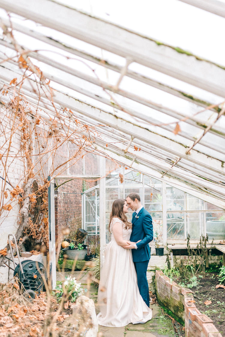 Playful Stylish Navy Winter Wedding http://sarahjaneethan.co.uk/