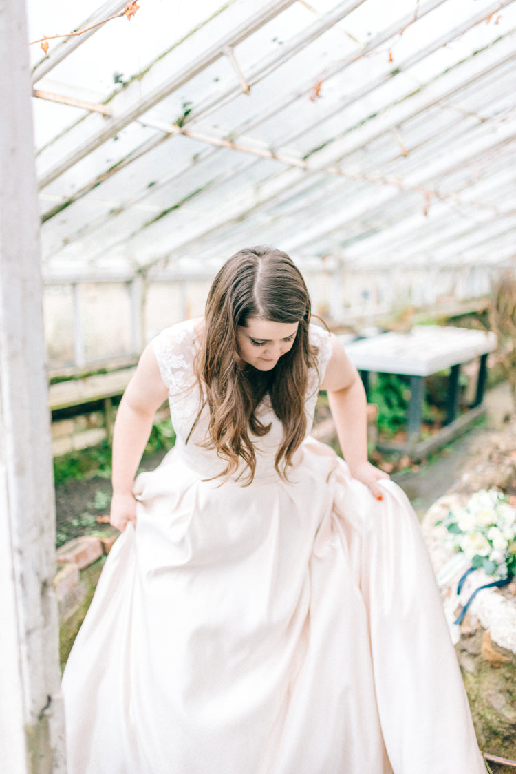 Playful Stylish Navy Winter Wedding http://sarahjaneethan.co.uk/