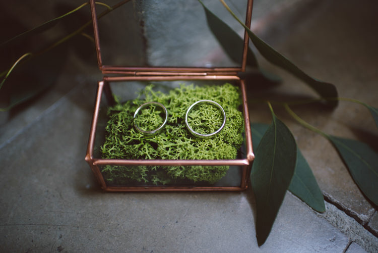 Wedding Bands Copper Glass Box Greenery Eucalyptus Leaves Botanical Copper Greenery Lake Como Wedding http://margheritacalatiphotography.com/