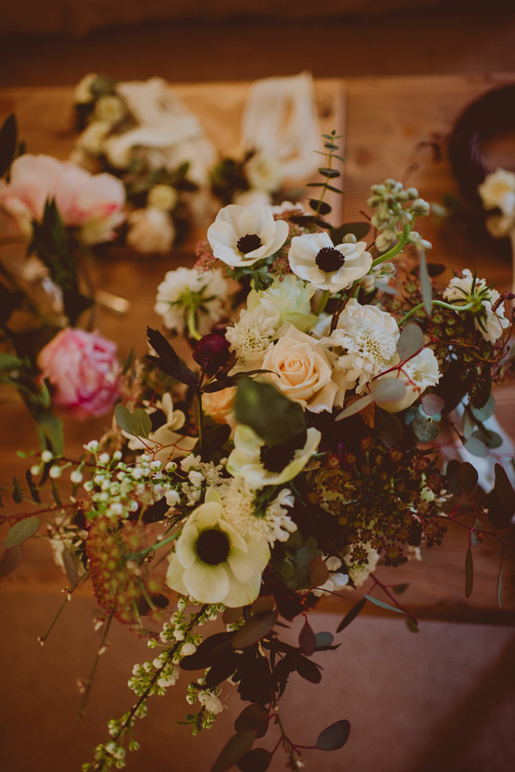 Bouquet Flowers Bride Bridal Greenery Foliage Burgundy White Ribbon Modern Minimal Botanical Winter Wedding http://bigbouquet.co.uk/