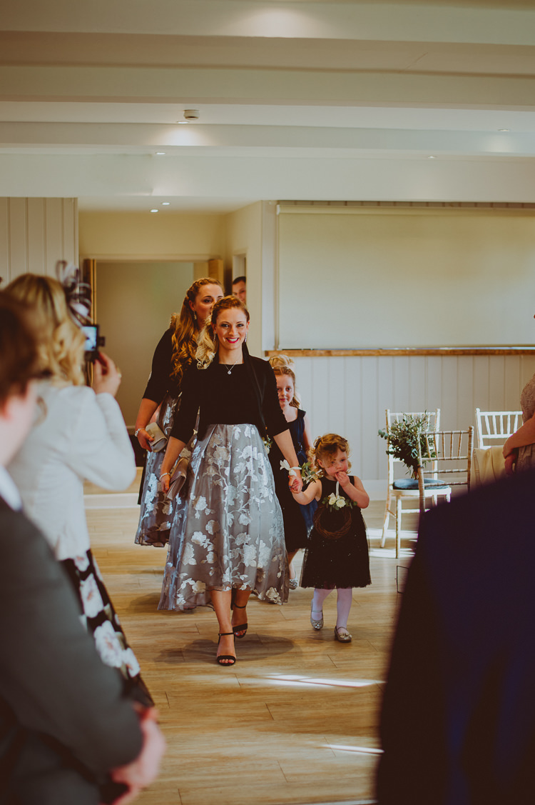 Modern Minimal Botanical Winter Wedding http://bigbouquet.co.uk/