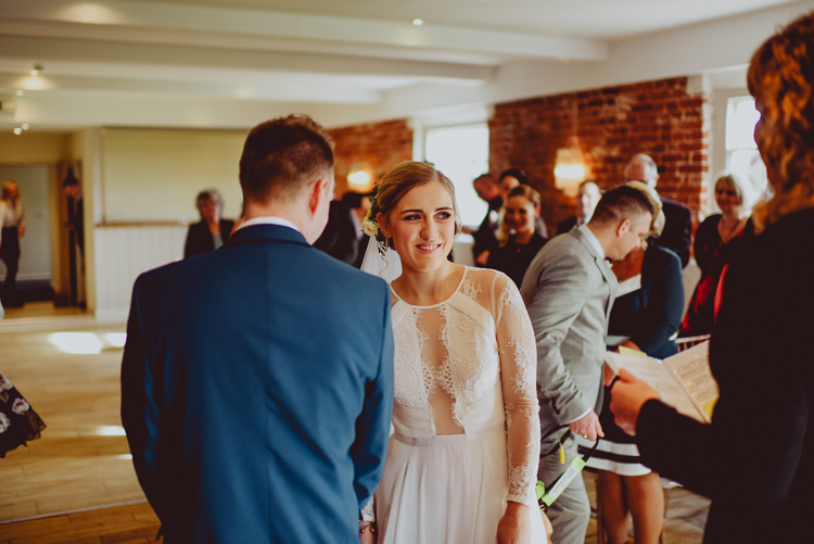 Modern Minimal Botanical Winter Wedding http://bigbouquet.co.uk/