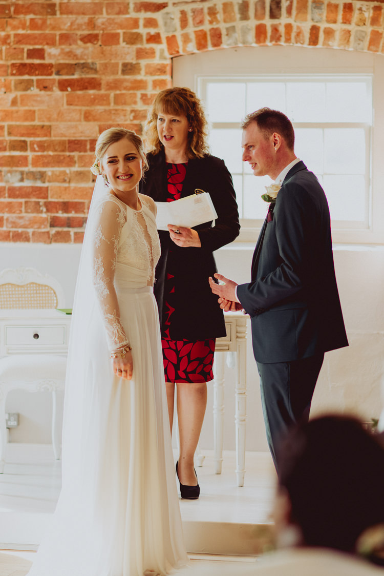 Modern Minimal Botanical Winter Wedding http://bigbouquet.co.uk/