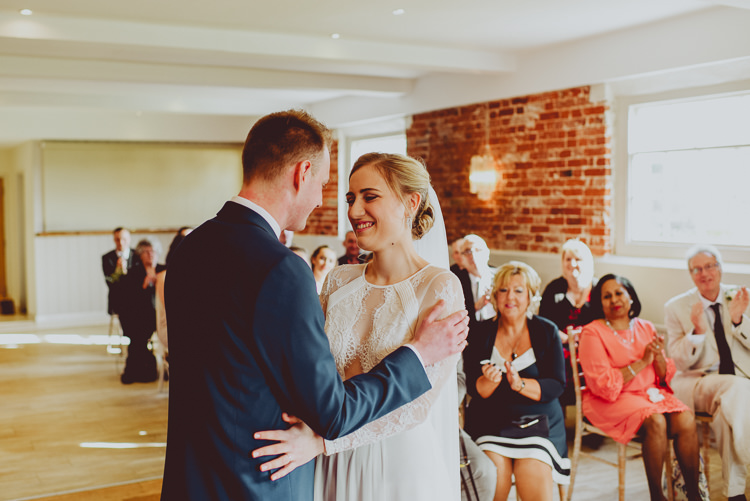 Modern Minimal Botanical Winter Wedding http://bigbouquet.co.uk/