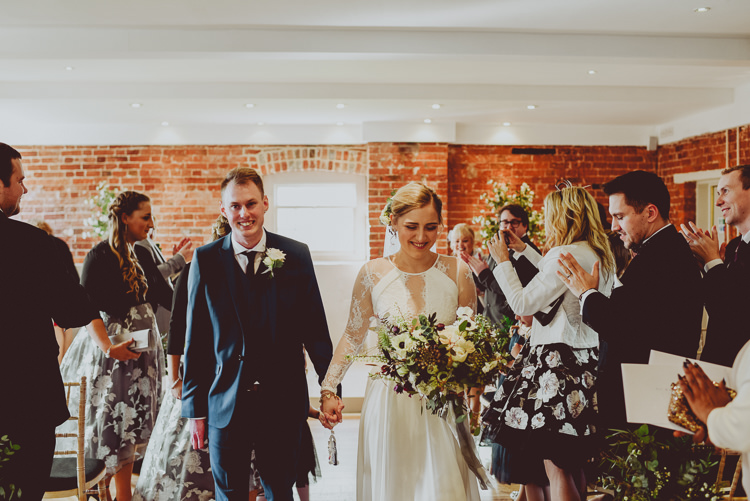 Modern Minimal Botanical Winter Wedding http://bigbouquet.co.uk/