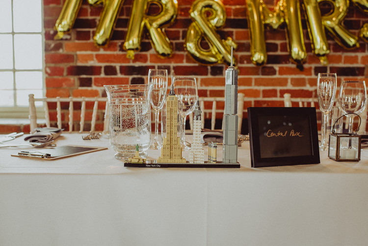 Modern Minimal Botanical Winter Wedding http://bigbouquet.co.uk/