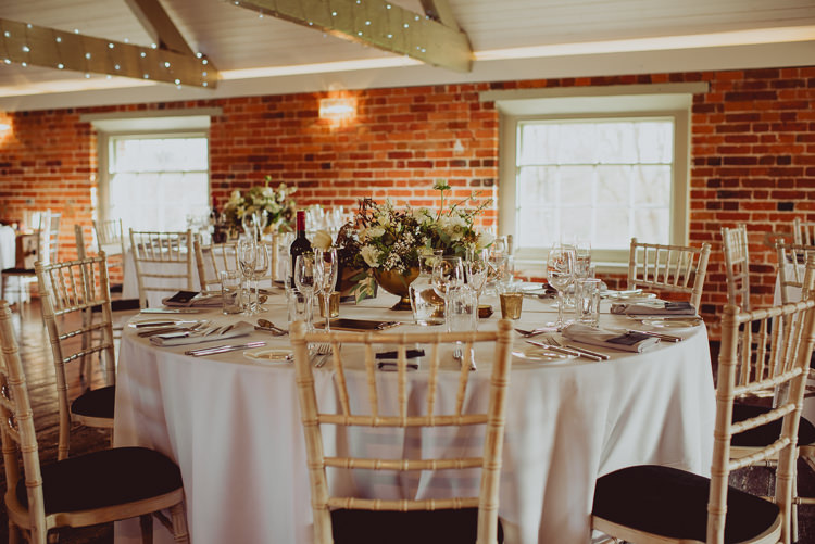 Modern Minimal Botanical Winter Wedding http://bigbouquet.co.uk/
