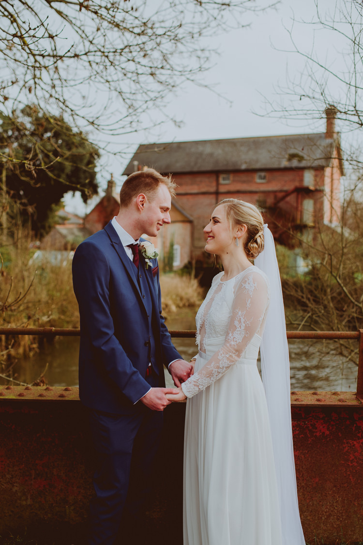 Modern Minimal Botanical Winter Wedding http://bigbouquet.co.uk/