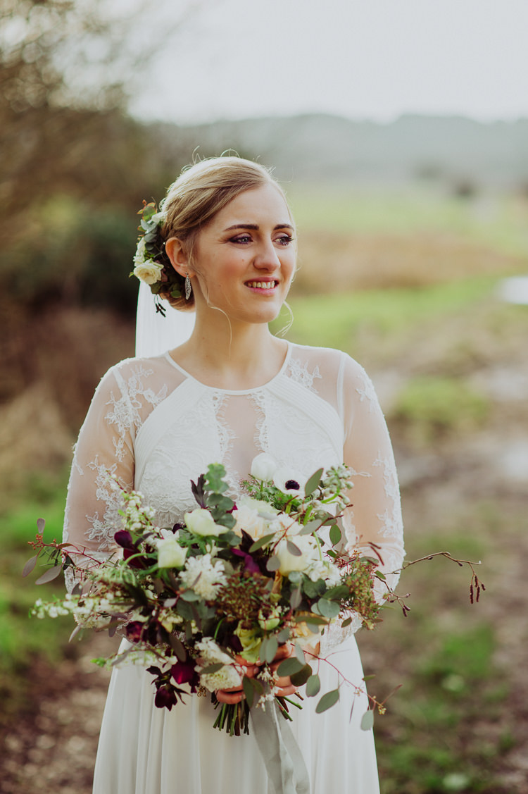 Bouquet Flowers Bride Bridal Greenery Foliage Burgundy White Ribbon Modern Minimal Botanical Winter Wedding http://bigbouquet.co.uk/