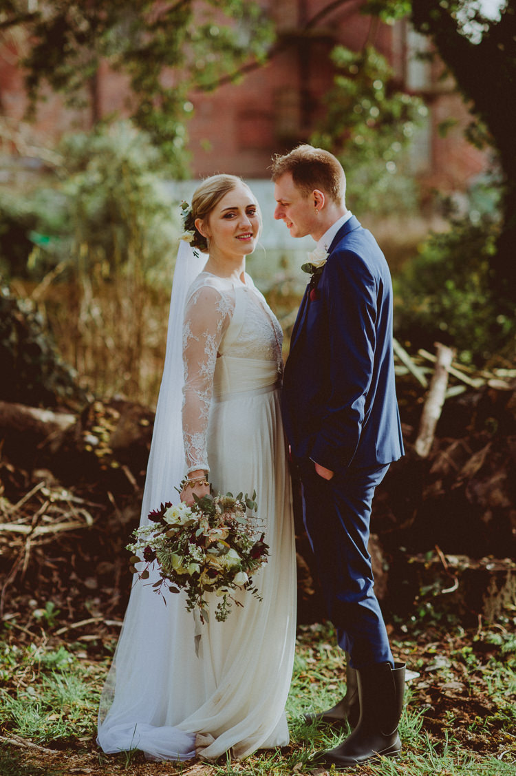 Modern Minimal Botanical Winter Wedding http://bigbouquet.co.uk/