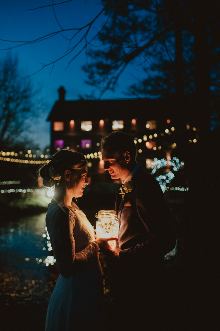 Fairy Lights Decor Modern Minimal Botanical Winter Wedding http://bigbouquet.co.uk/
