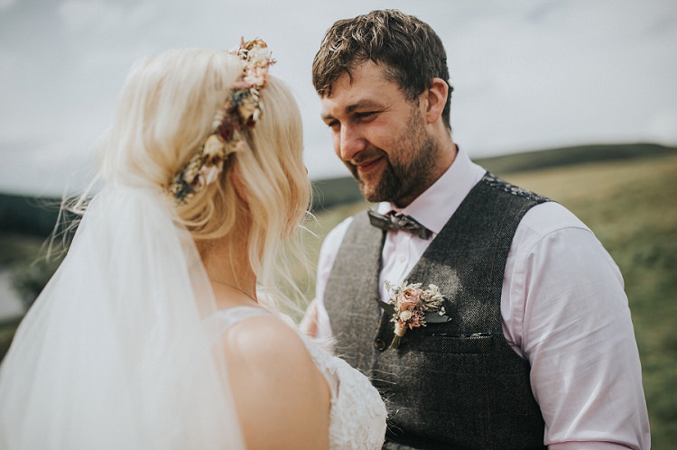 Enchanting Woodland Boho Wedding http://www.kerrydiamondphotography.com/