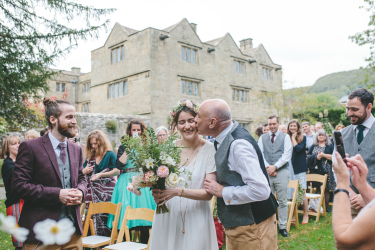 Delightfully Natural Pretty Garden Wedding http://www.elliegracephotography.co.uk/