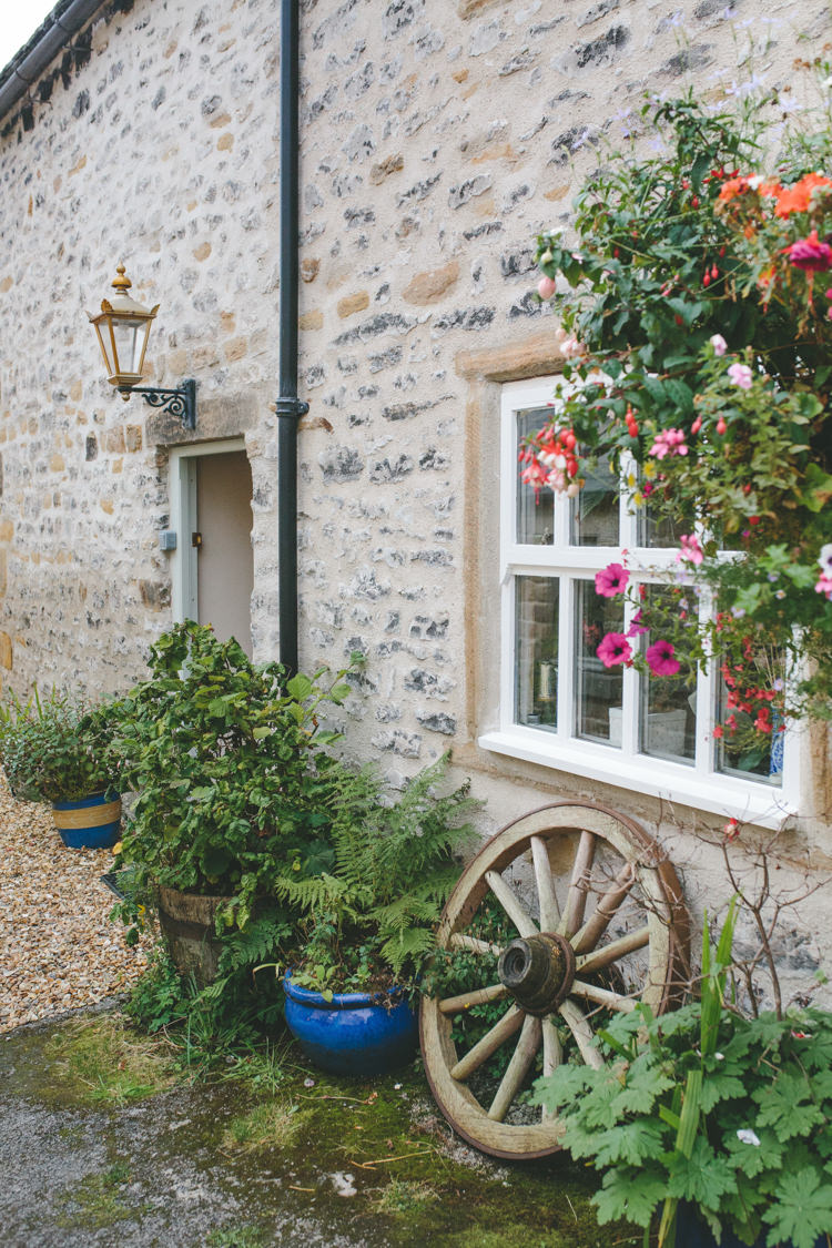 Delightfully Natural Pretty Garden Wedding http://www.elliegracephotography.co.uk/
