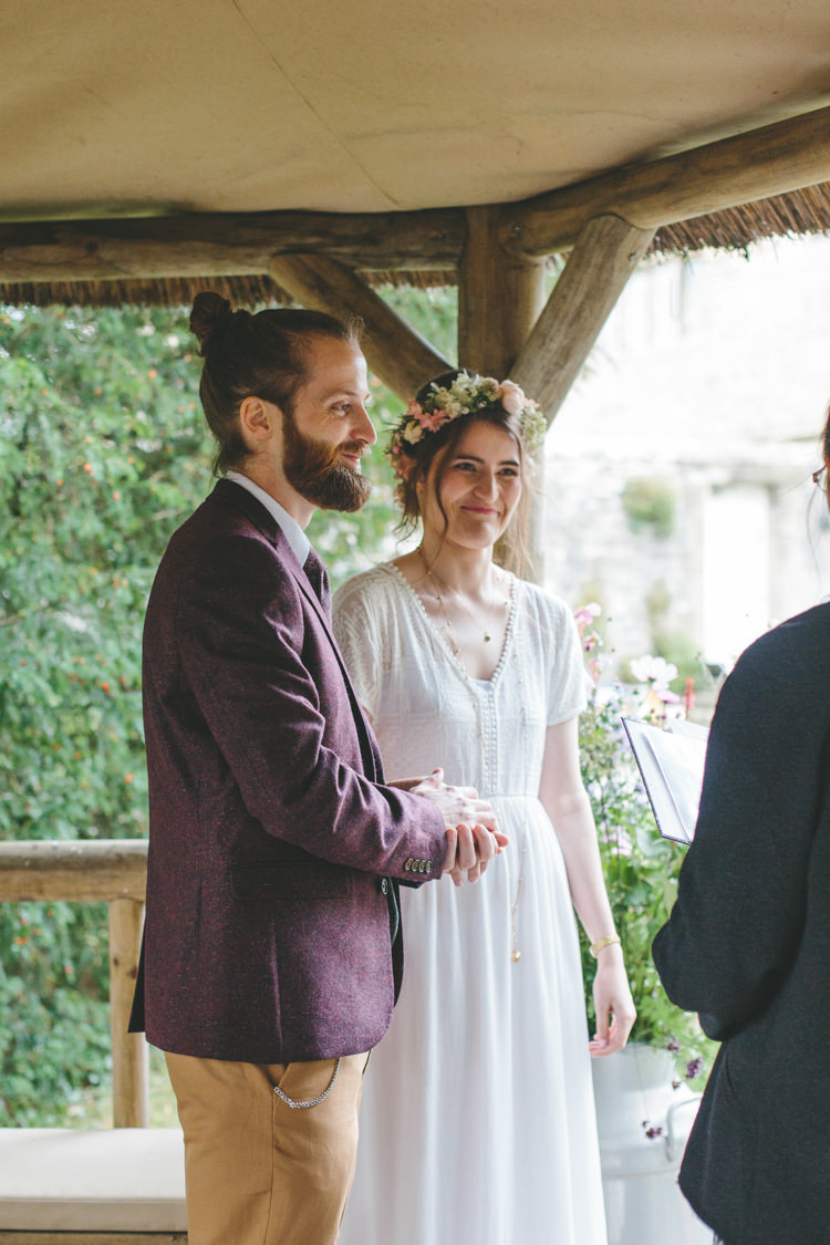 Delightfully Natural Pretty Garden Wedding http://www.elliegracephotography.co.uk/