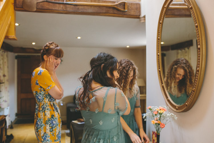 Delightfully Natural Pretty Garden Wedding http://www.elliegracephotography.co.uk/