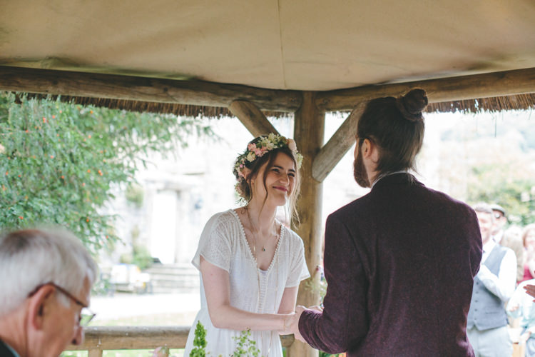 Delightfully Natural Pretty Garden Wedding http://www.elliegracephotography.co.uk/